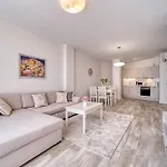 Dreams In La Apartment