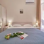 Dreams In La * Golden Sands