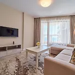 Apartment Dreams In La Golden Sands