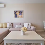 Dreams In La Apartment