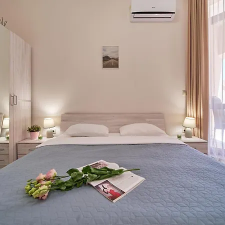 Dreams In La * Golden Sands