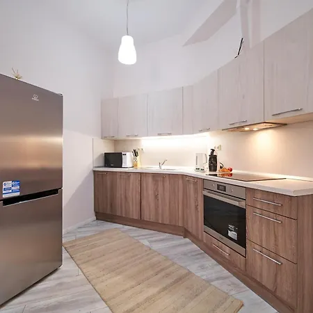 Dreams In La * Golden Sands