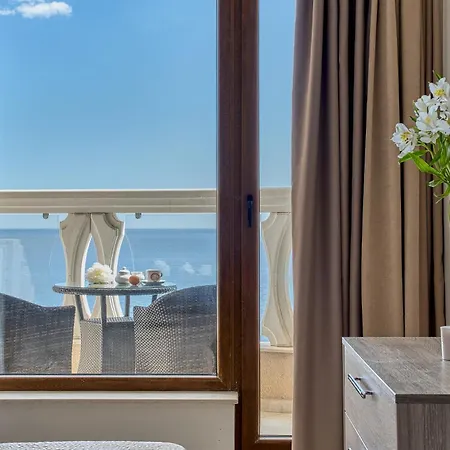 Apartment Dreams In La Goldstrand