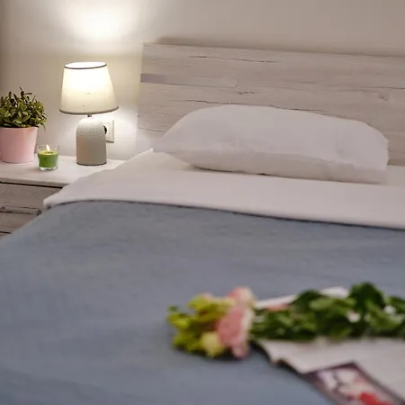 Apartment Dreams In La Goldstrand